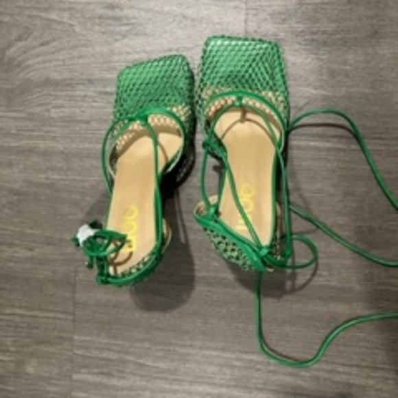 Green Fish Net Heels - Picture 3 of 6